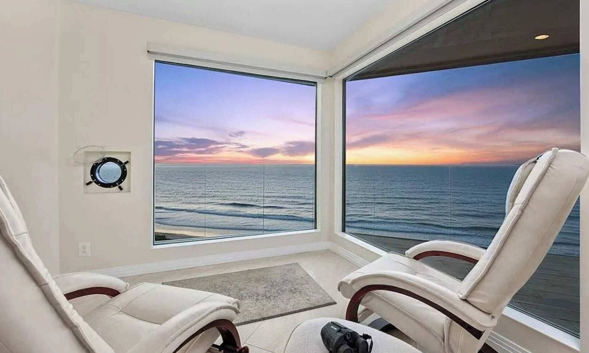 Solana Beach Condo | Panoramic Beach | Pool, Spa, Pickleball, Coffee Shops
