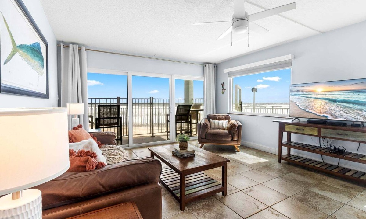 Satellite Beach Condo | Panoramic Beachfront Views – Ground-Floor Corner Condo, Pool Access & Steps to Beach 🏝️