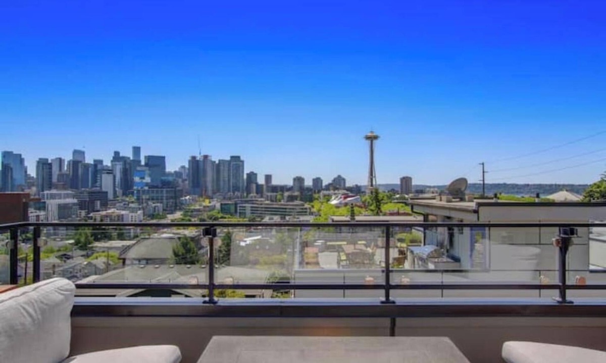 East Queen Anne House | Panoramic City Views Steps to Space Needle & SLU