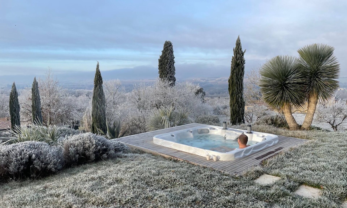 Mansonville Villa | Panoramic Countryside Villa (pool/jacuzzi)