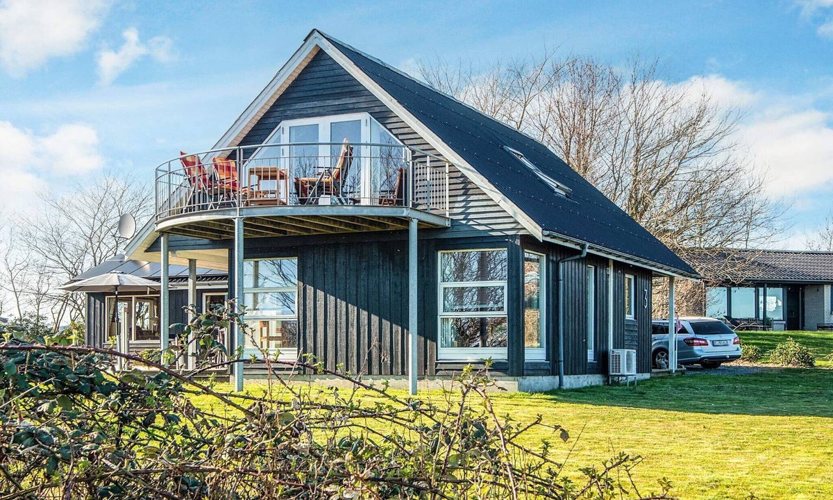 Ronbjerg House | Panoramic Fjord Retreat with Spa Bath