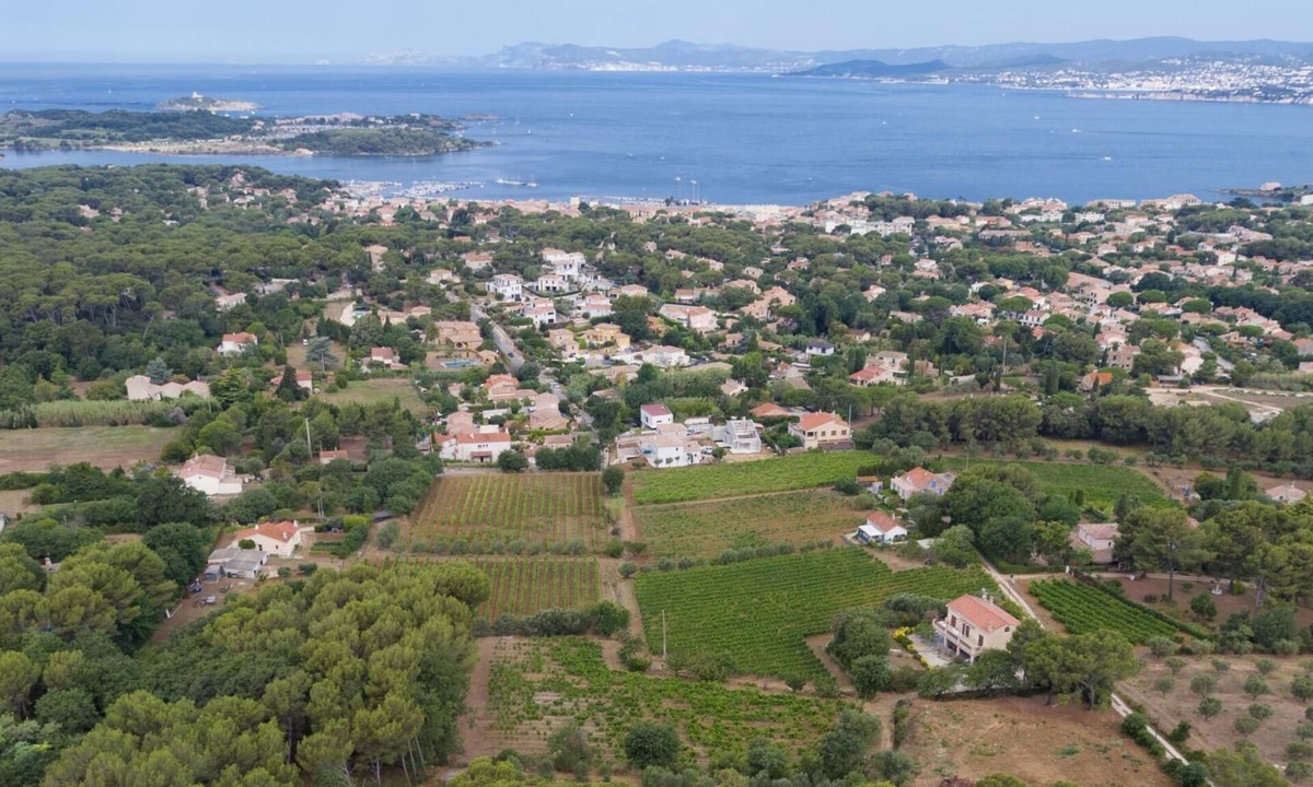 Six-Fours-les-Plages House | Panoramic sea view gîte