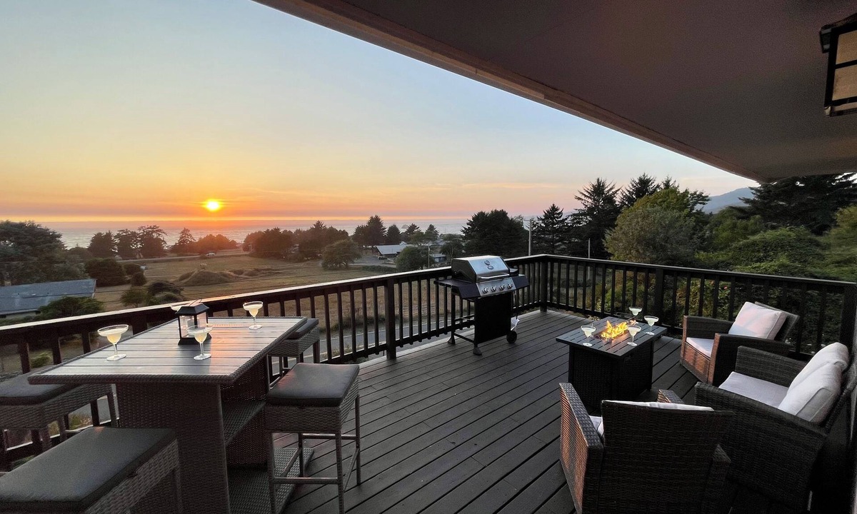 Smith River House | Panoramic Ocean View - Game Room - Fire Pit - Large Deck - Casino - Redwoods