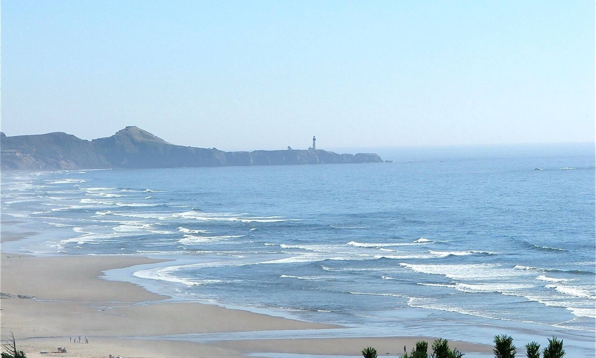 Beverly Beach House | Panoramic Ocean View! Amazing Sunsets! Whale Watching!