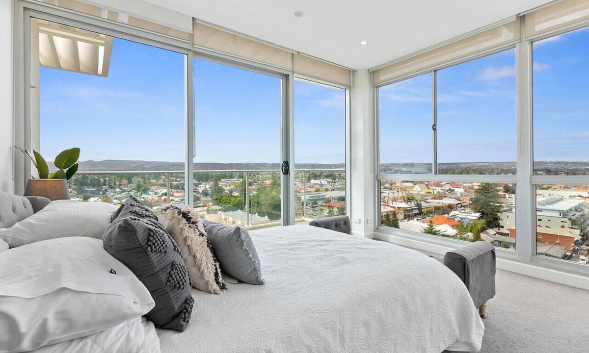 Glenelg Apartment | Panoramic Paradise in Glenelg