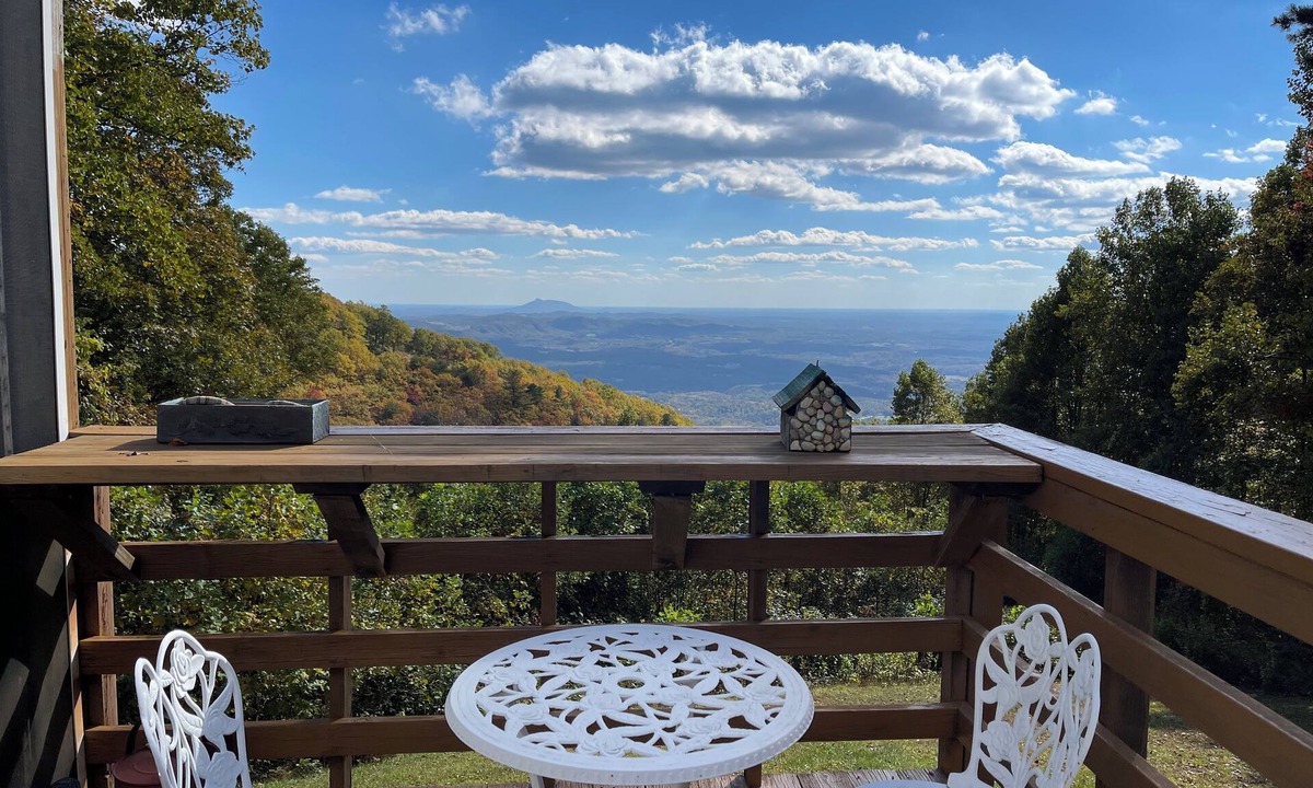 Dan River House | Panoramic Paradise
