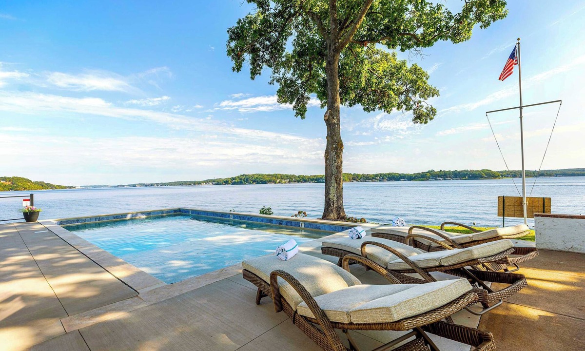Rocky Mount House | Panoramic Paradise – Lakefront Home for 15 w/Game Room, Pool
