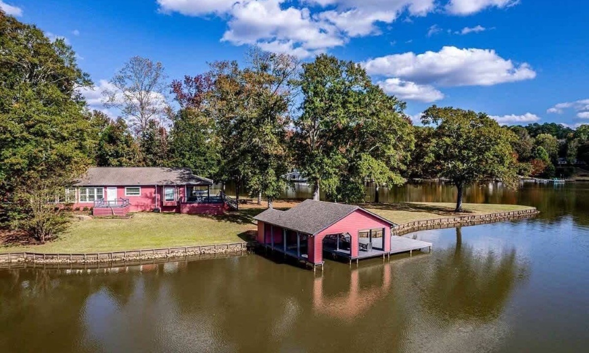 Eatonton House | Panoramic Point - Sleeps 10, Amazing Views + More!