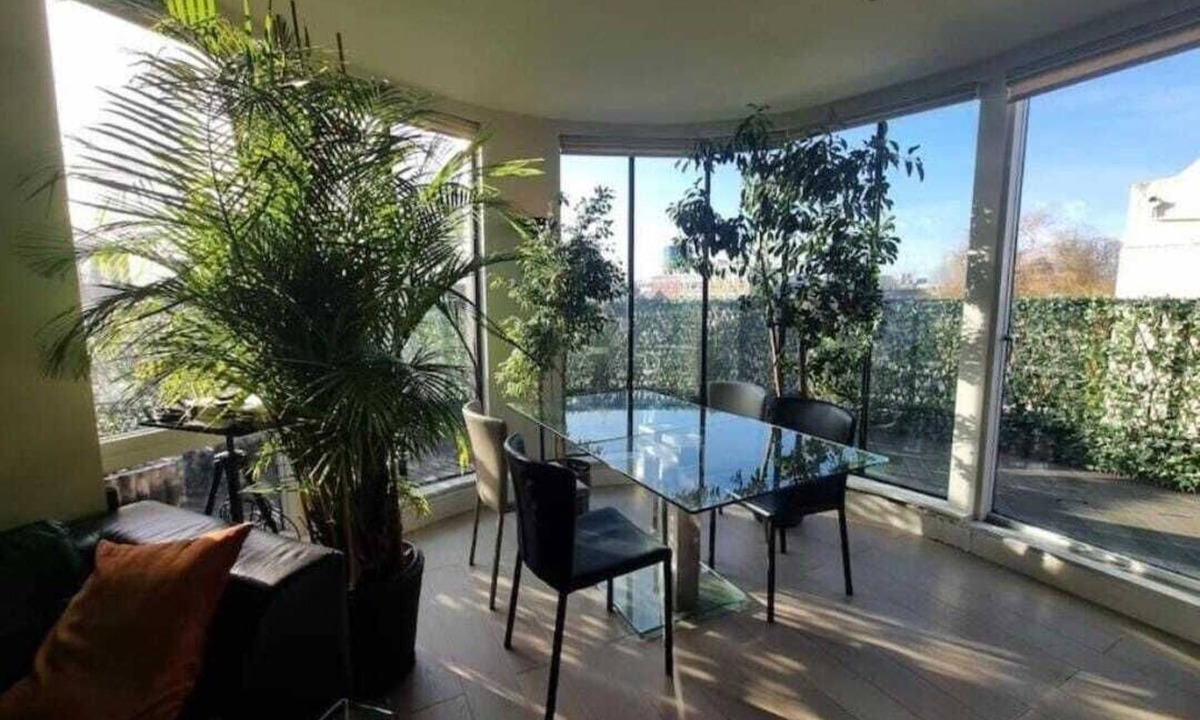 Leabridge House | Panoramic Pondview Penthouse