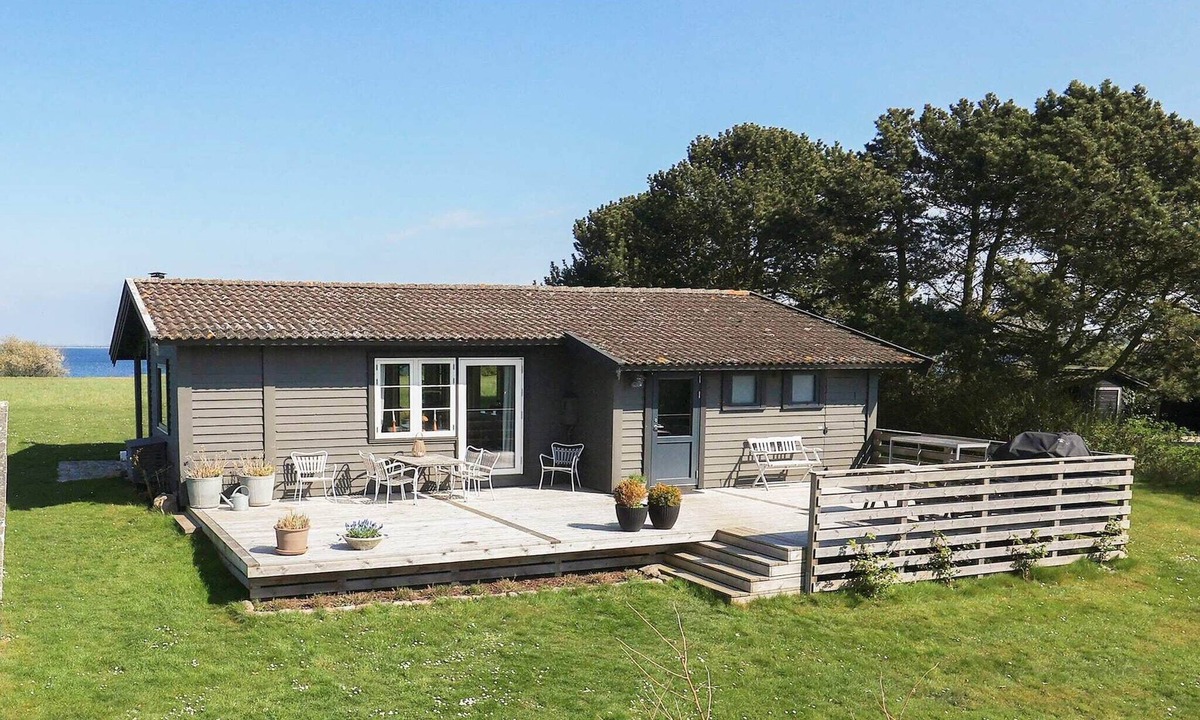 Aeroskobing House | Panoramic Retreat in Borgnaes