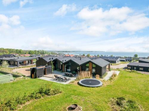 Sjølund House | Panoramic Retreat with Pool