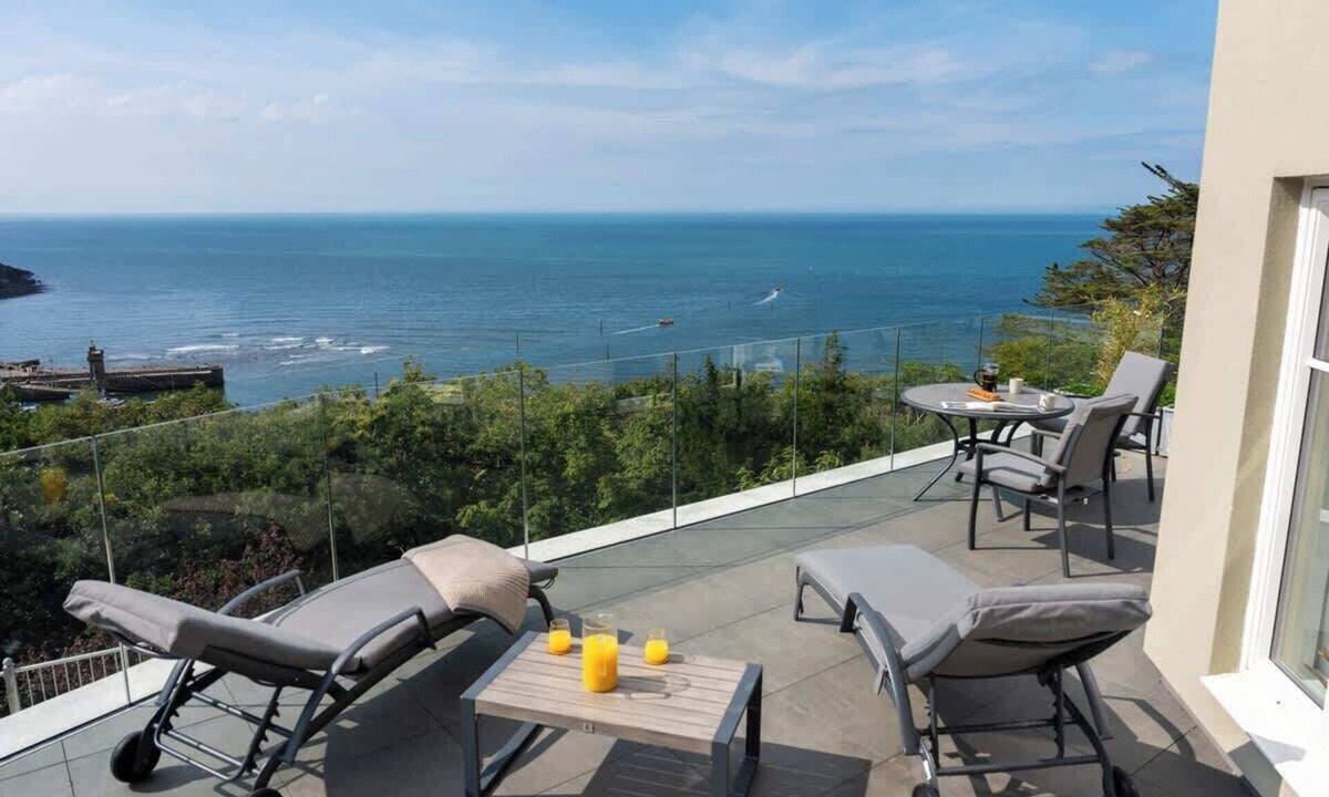 Lynmouth Apartment | Panoramic Sea & Valley Views | Luxe 2Bed | Terrace
