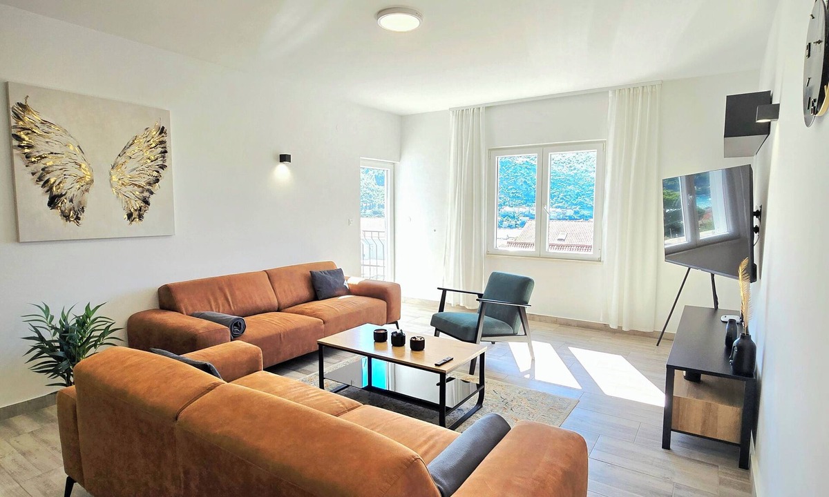 Mokosica Apartment | Panoramic Sea View Home with Covered Private Parking