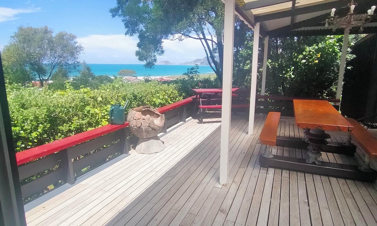 Tokomaru Bay Cabin | Panoramic Seaview Ecolodge