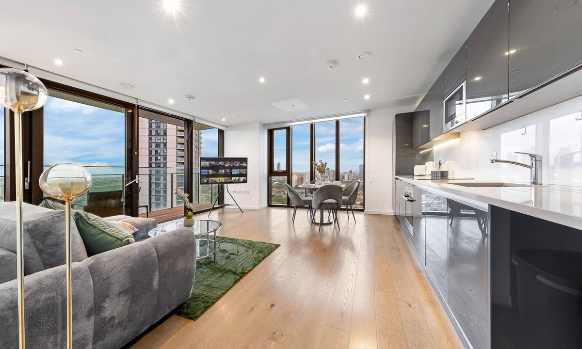 Elephant and Castle Apartment | Panoramic Sky Luxe 2-Bed Flat w with Breathtaking