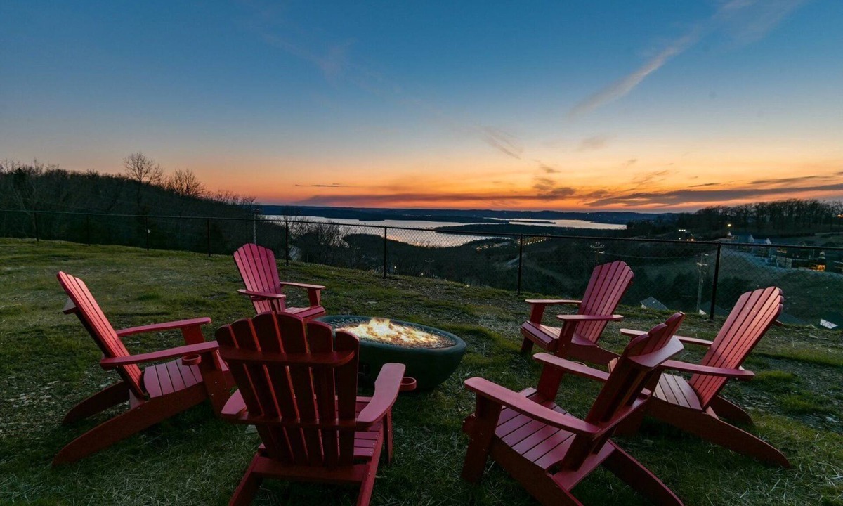 Table Rock House | Panoramic Table Rock Lake Views, Shared Outdoor Pool, Air Hockey, Free Tickets