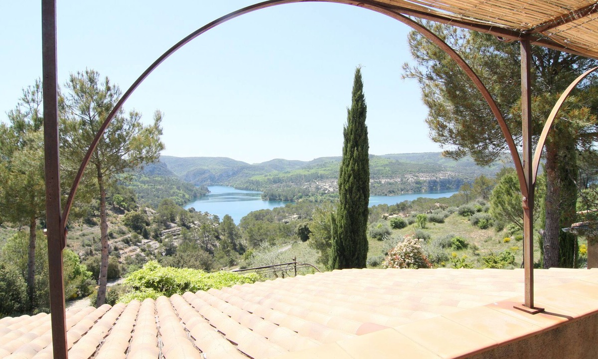 Esparron-de-Verdon House | Panoramic vacation home & guest house on Lac d'Esparron - ideal for families & friends