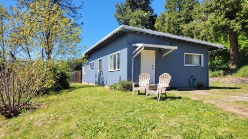 Oakridge House | Panoramic View 2br on Hill in Uptown Oakridge