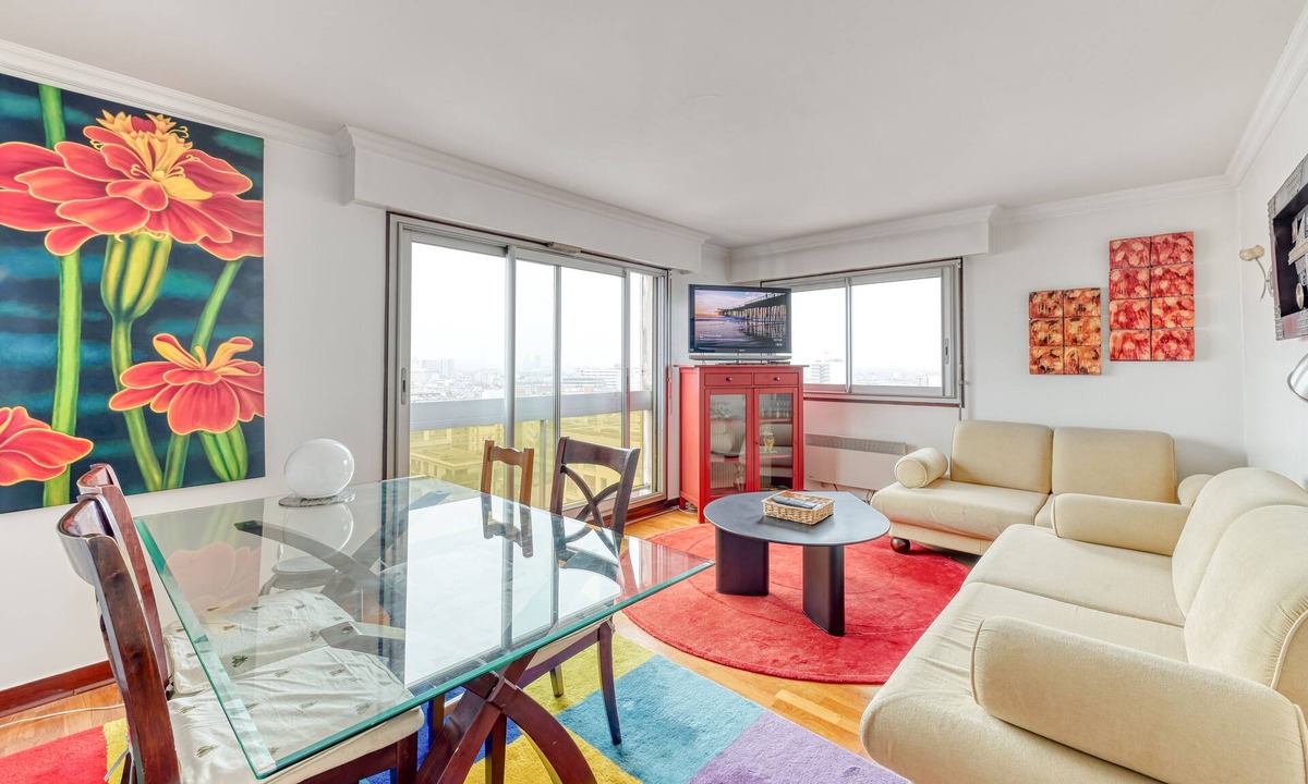 Passerelle Apartment | Panoramic view of Paris