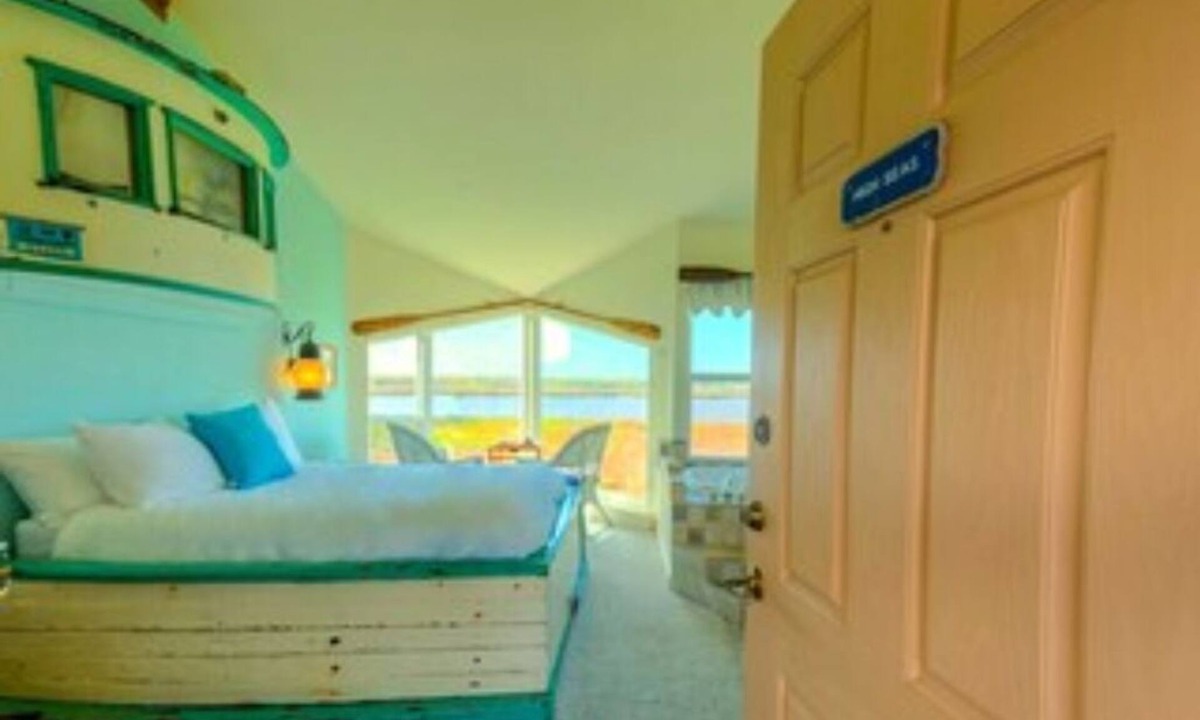 Moss Landing Apartment | Panoramic views, 2-person soaking tub, Fireplace 2nd Floor