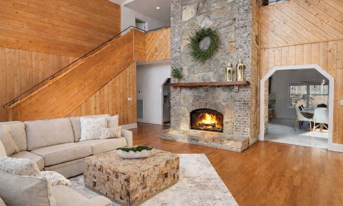 Altamont House | Panoramic Views at Paul’s Point