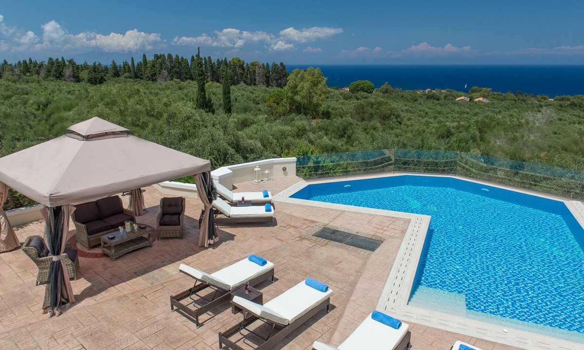 Akrotiri Villa | Panoramic Views, Authentic Atmosphere, Privacy, Luxury