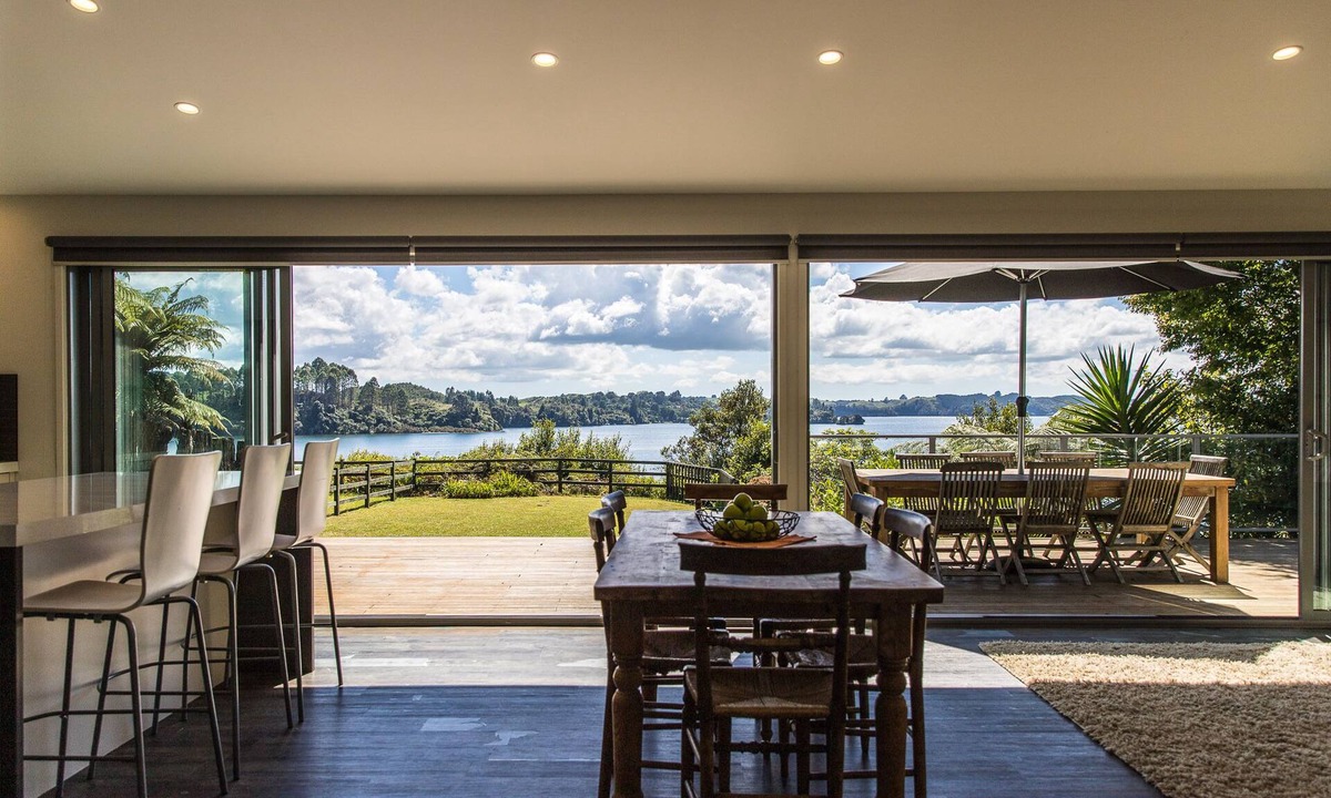 Tikitere House | Panoramic Views, Modern House, Private Jetty/Beach