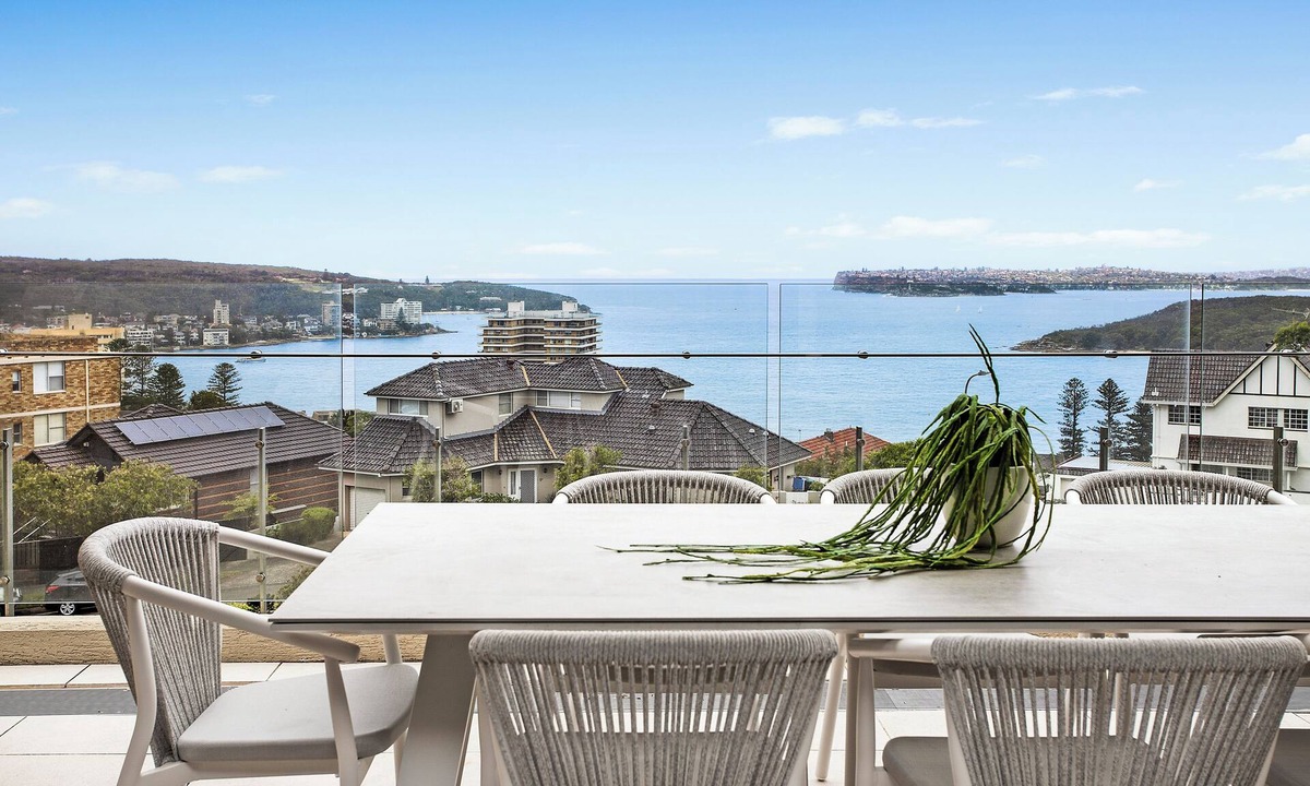 Fairlight Apartment | Panoramic Views of Harbour Spacious 2 bed 2.5 bath