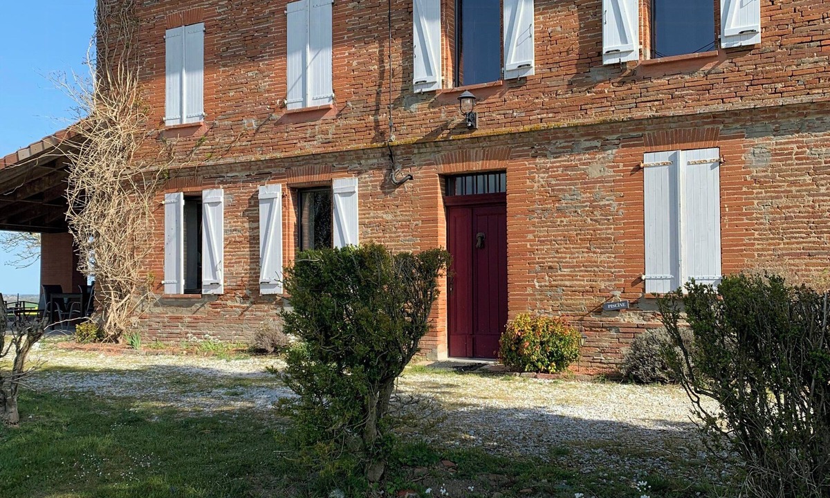 Aignes House | Panoramic views of the Pyrenees in Lauragais