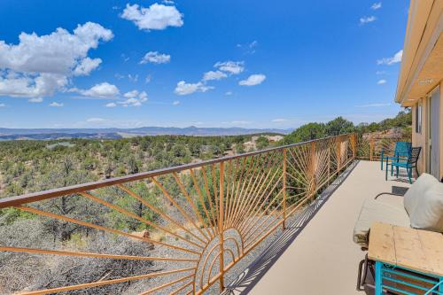 Tyrone House | Panoramic Vistas & Pergola: Silver City Escape!