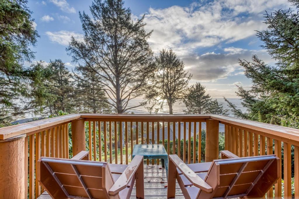 Neahkahnie Beach House | Pans Abode - Meredith Lodging