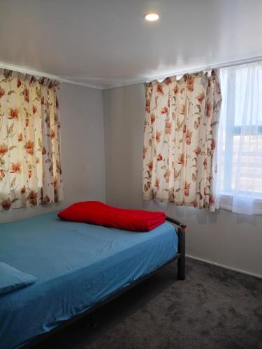 Papamoa Beach House | Papamoa cheep holiday accommodations