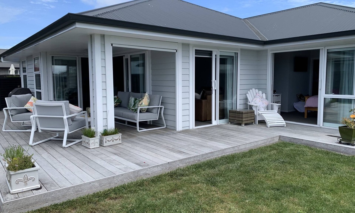 Papamoa Beach House | Papamoa Paradise – Sun, Sand & Style!