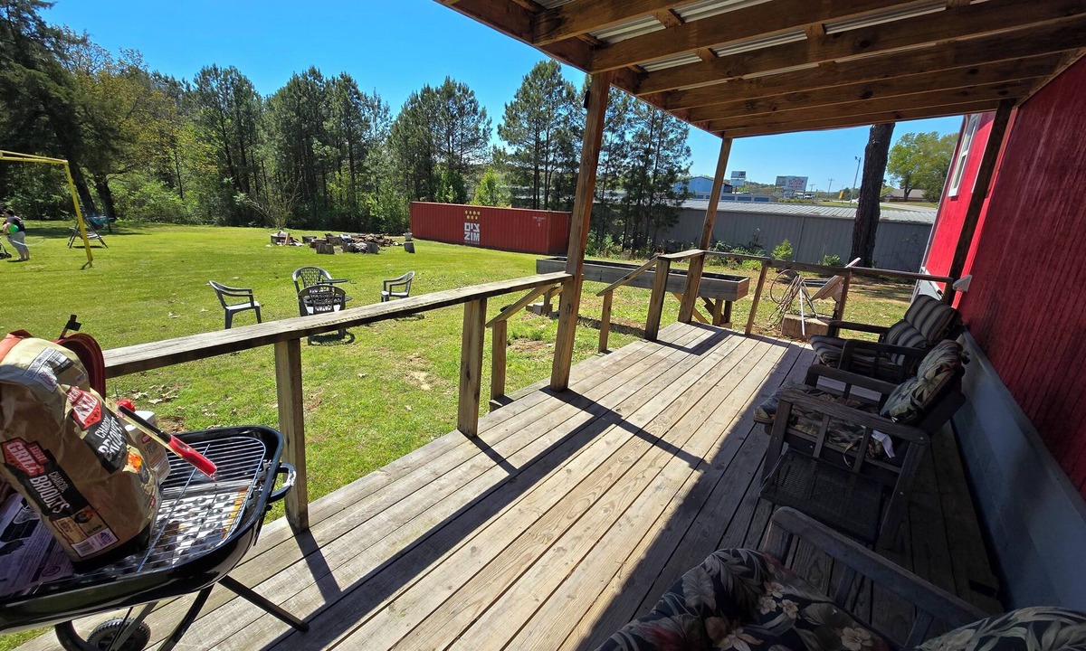 Higden House | Papas Cabin- block away from lake & Lacys marina. Property has Rv & boat parking