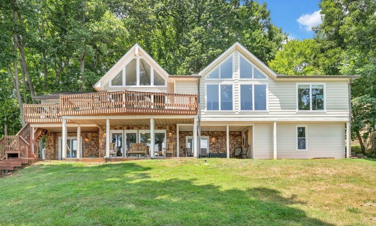 North Shore House | Pappy's Place - Lakefront home with private dock