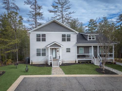 Helen Villa | Par-Tee Haus II