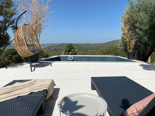La Bisbal del Penedes Villa | Para 12: piscina, BBQ, calma y café con vistas