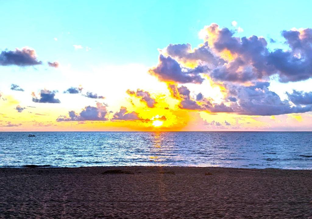 Deerfield Beach House | Paradise Awaits! Beach, King Bed, Private Yard & Workspace