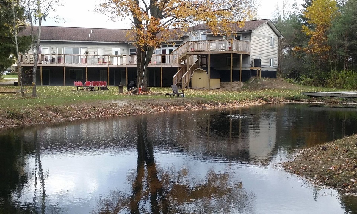Norton Shores Apartment | Paradise Cove Main 5 Br/2 Baths ~ Sleeps Up To 24 ~ Pond, WIFI, Central AC.