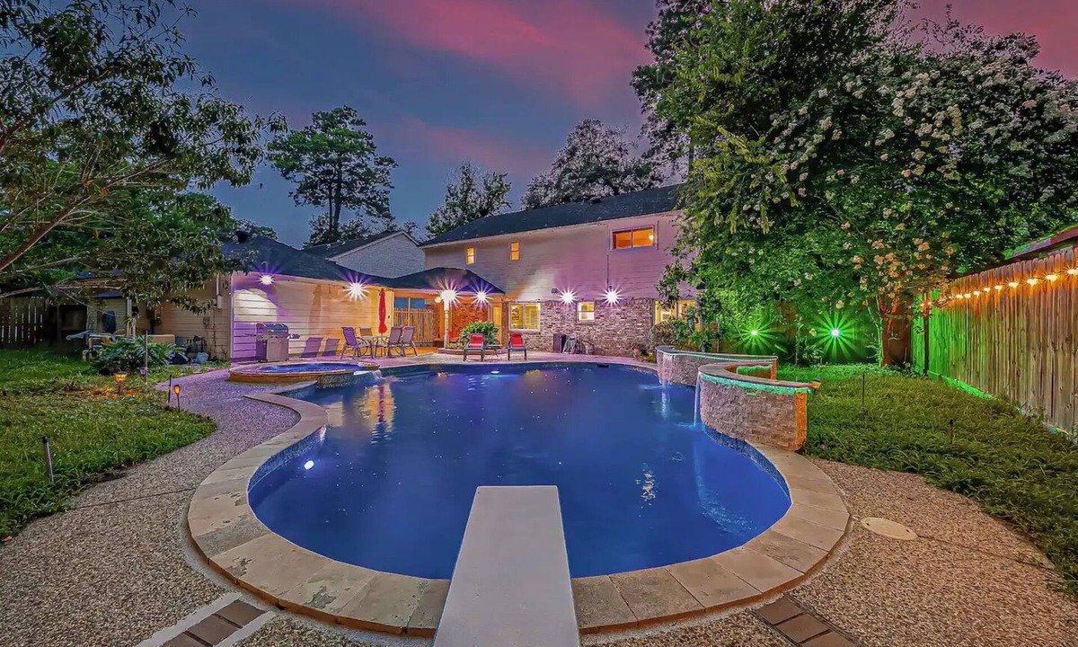 Houston House | Paradise Garden Resort And Spa