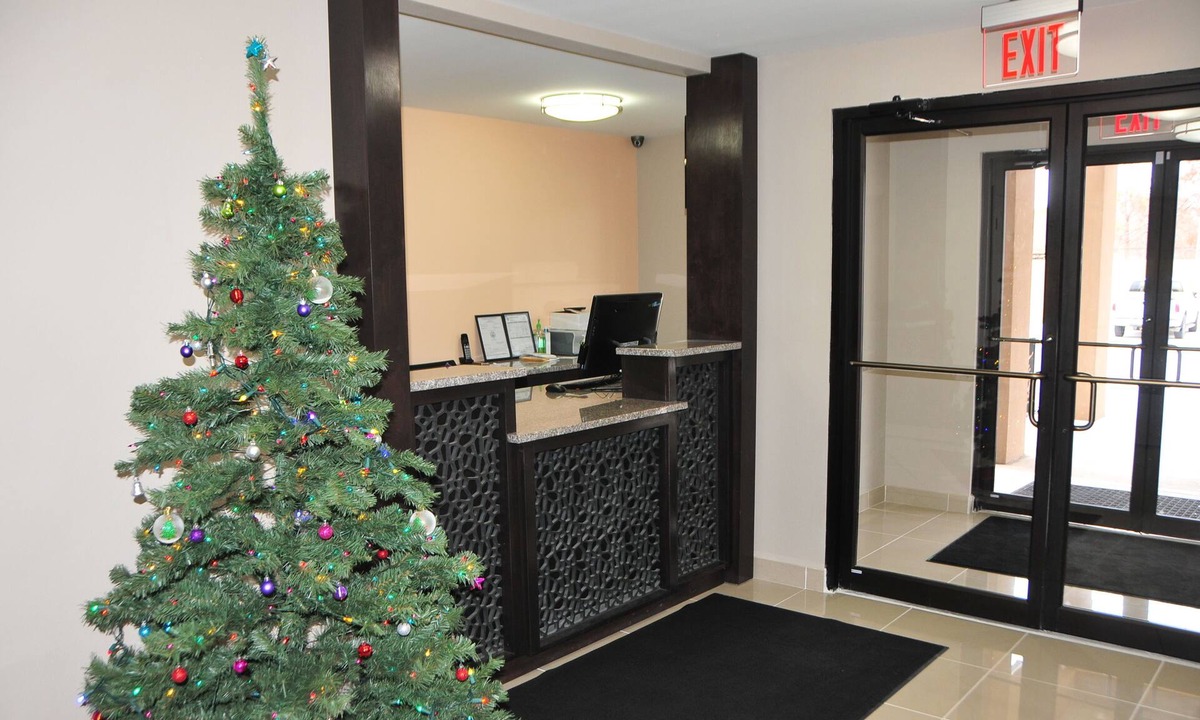 Baton Rouge Hotel | Paradise Inn & Suites