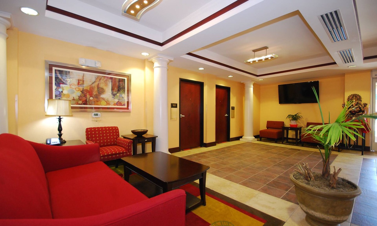 Towanda Hotel | Paradise Inn & Suites