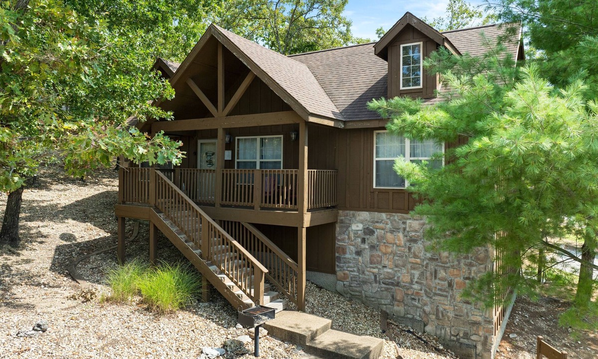 Reeds Spring House | Paradise Lodge 2 Bedroom Home by RedAwning