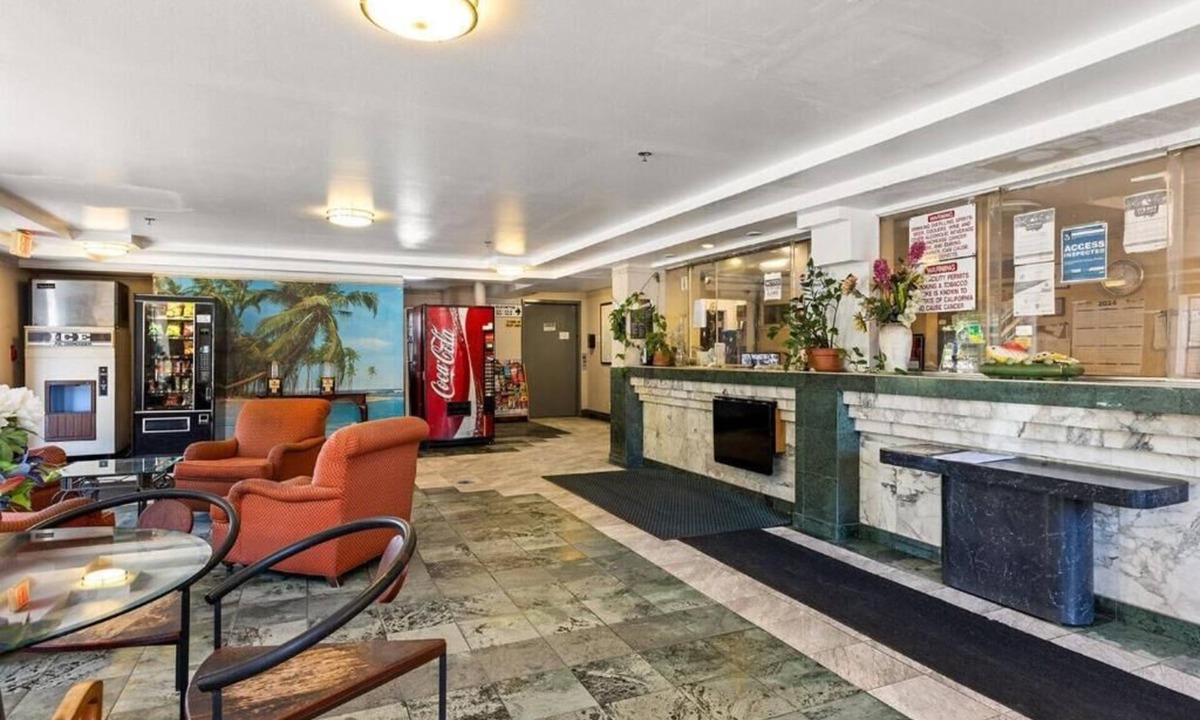 Winnetka Hotel | Paradise Lodge - Canoga Park