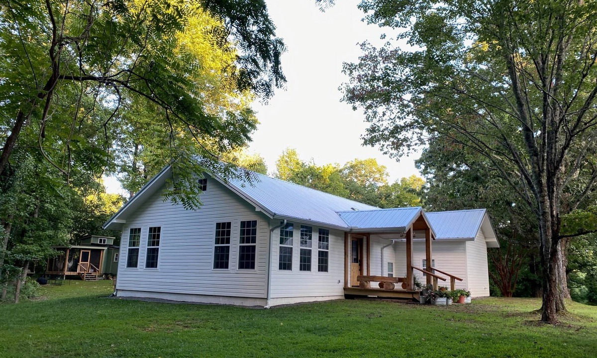 Signal Mountain House | Paradise Meadows Farmhouse, Paradise Meadows Farmhouse