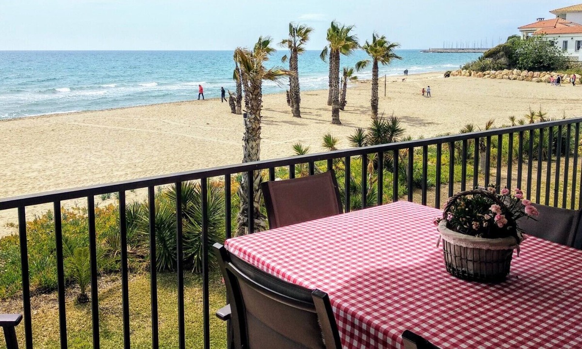 El Francas House | PARADISE on the beach. WIFI. Sun all year