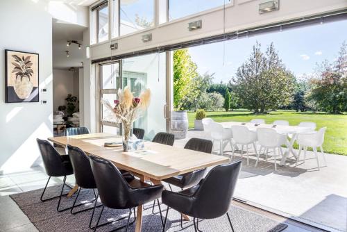 Martinborough Villa | Paradise on Campbell