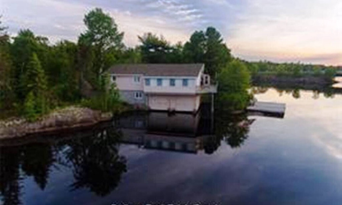 West Arm House | Paradise on the water
