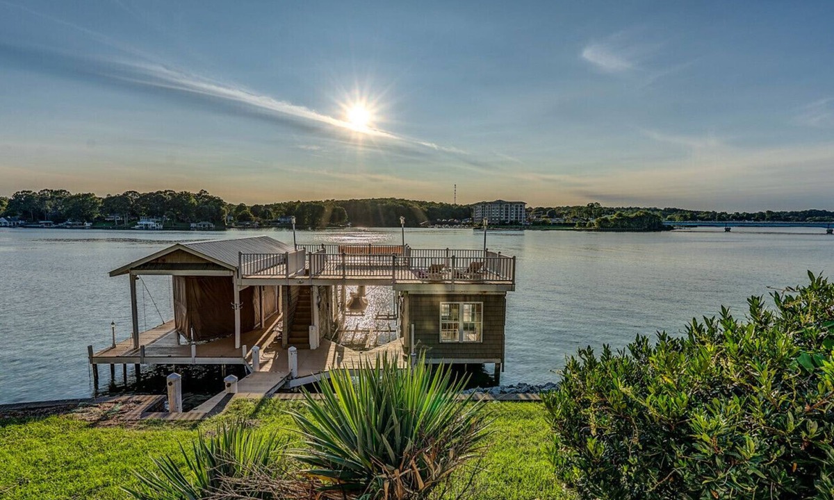 Moneta House | Paradise - Pet-Friendly/Private Pool/Firepit/Sunset Views