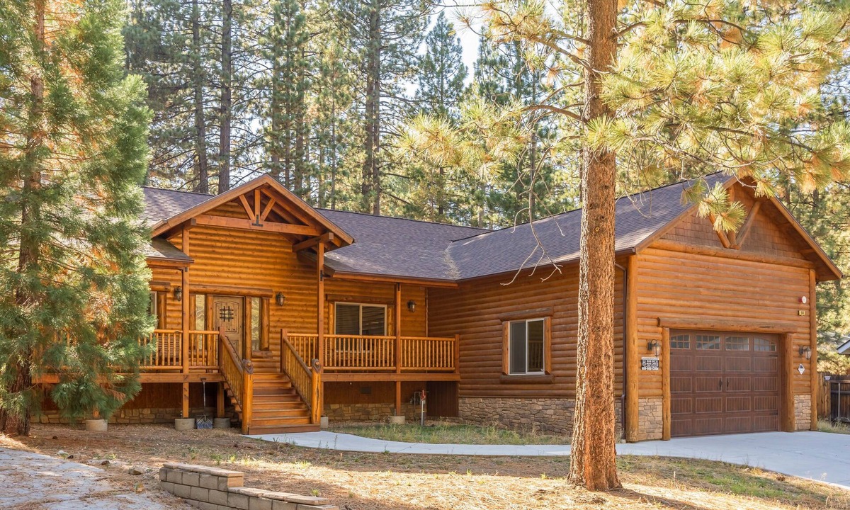 Summit Estates Cabin | Paradise Pines. Walk to Summit, new home in our portfolio, relax and have fun. 3x2 promo!